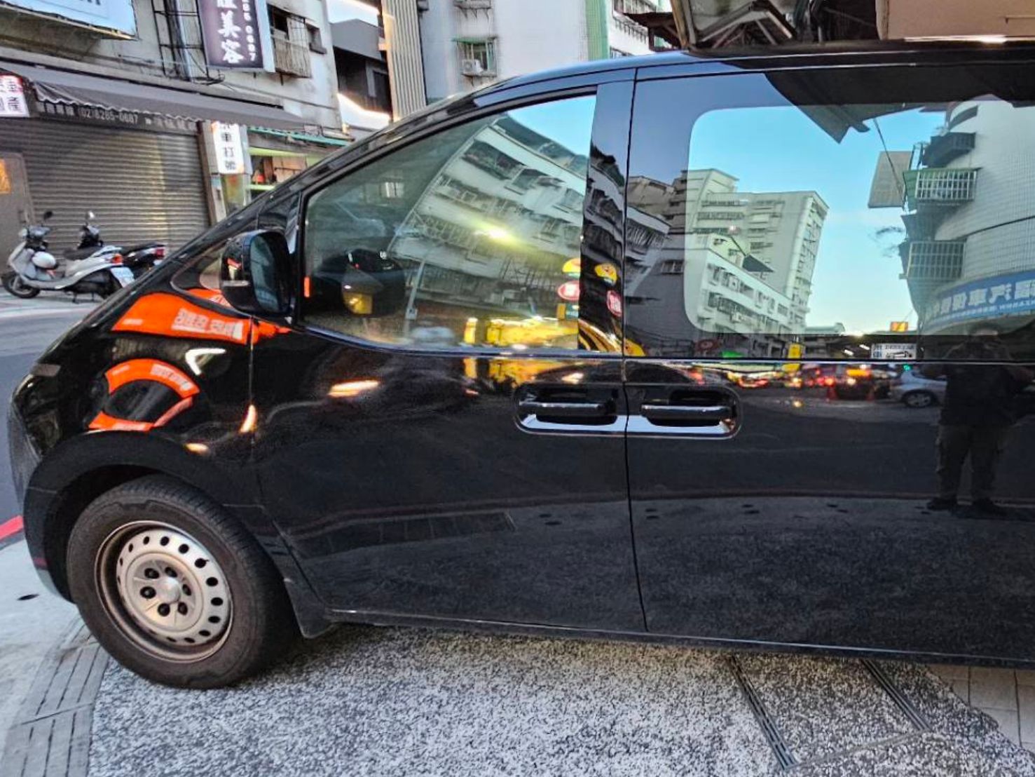 Hyundai STARIA GLD-A 2024 Image 4