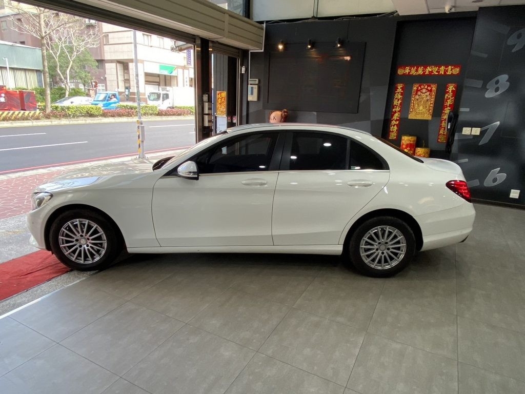 Mercedes-Benz C-Class C180 2015 Image 3