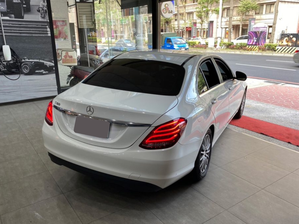 Mercedes-Benz C-Class C180 2015 Image 6