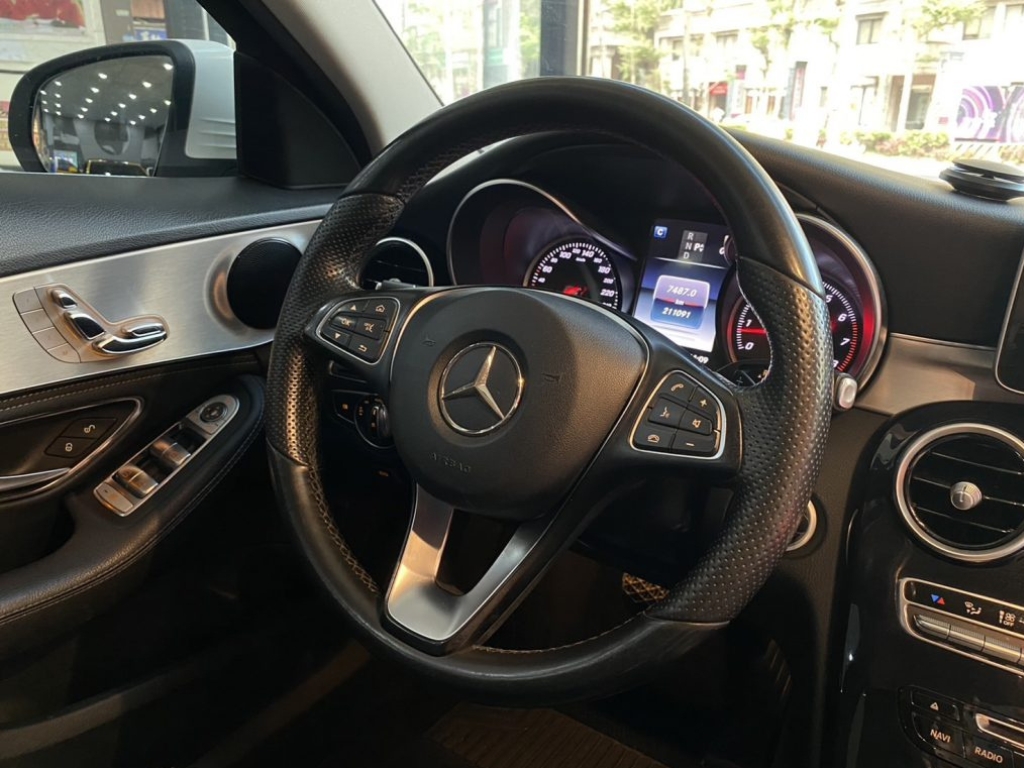 Mercedes-Benz C-Class C180 2015 Image 7