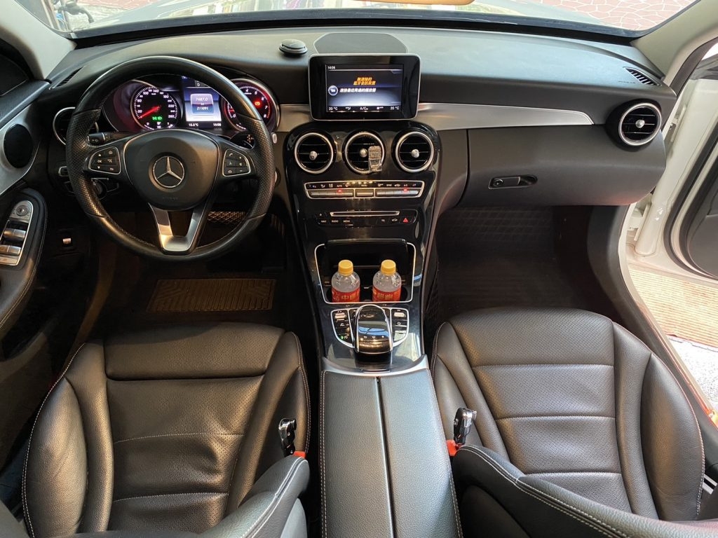 Mercedes-Benz C-Class C180 2015 Image 8