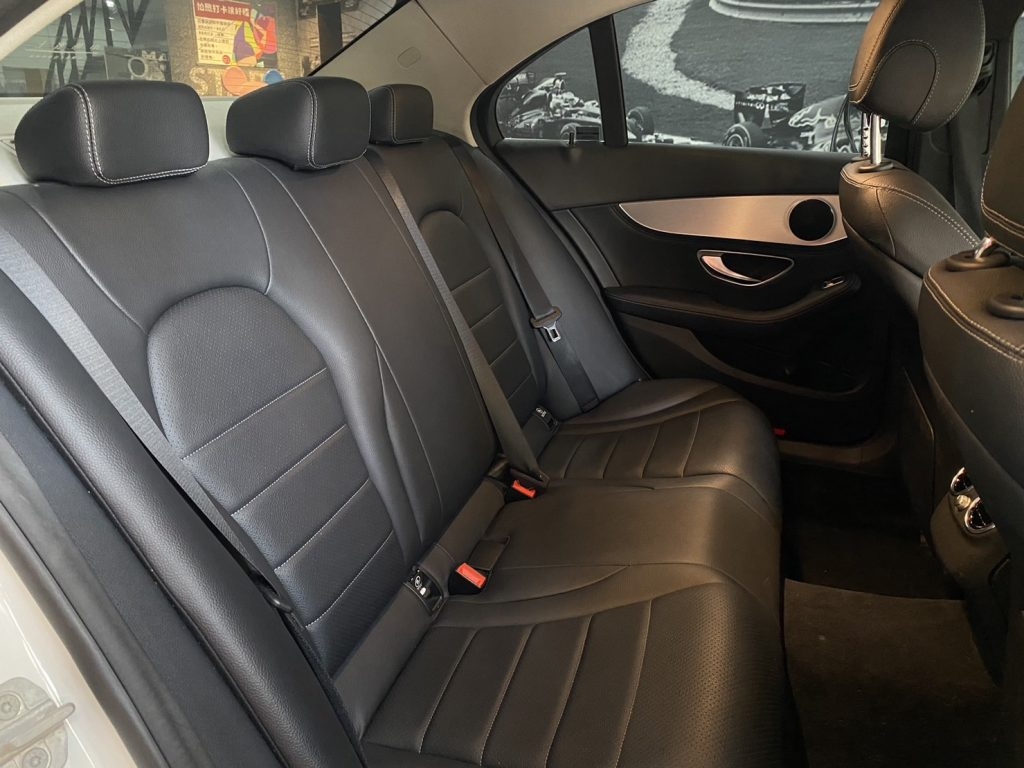 Mercedes-Benz C-Class C180 2015 Image 10