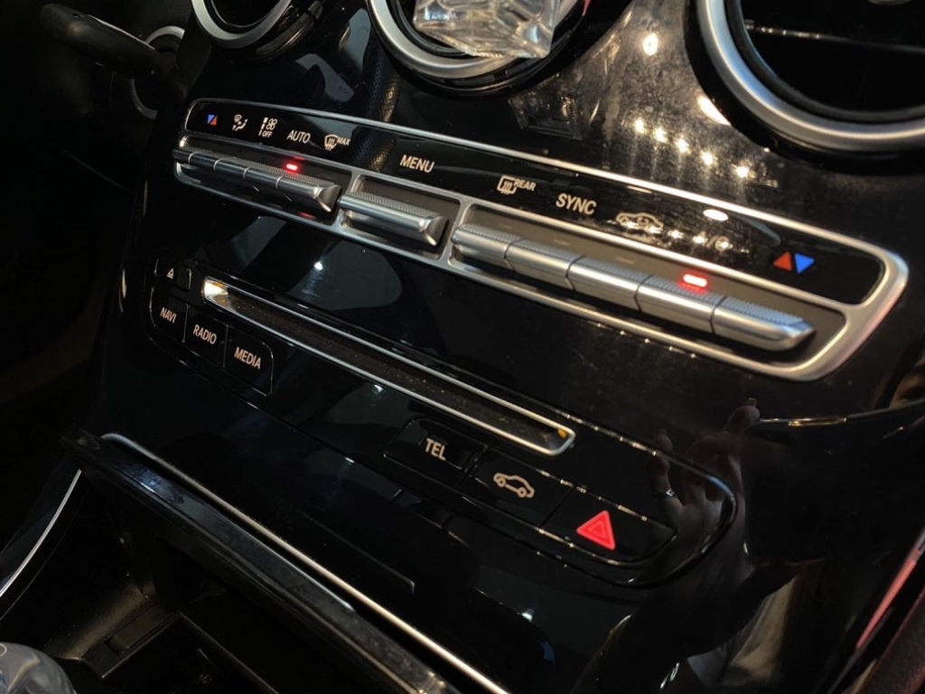 Mercedes-Benz C-Class C180 2015 Image 12