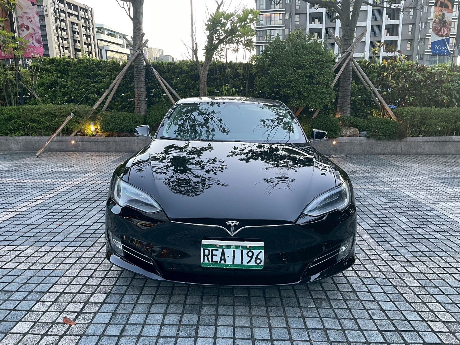 Tesla Model S 75 2017 Image 1