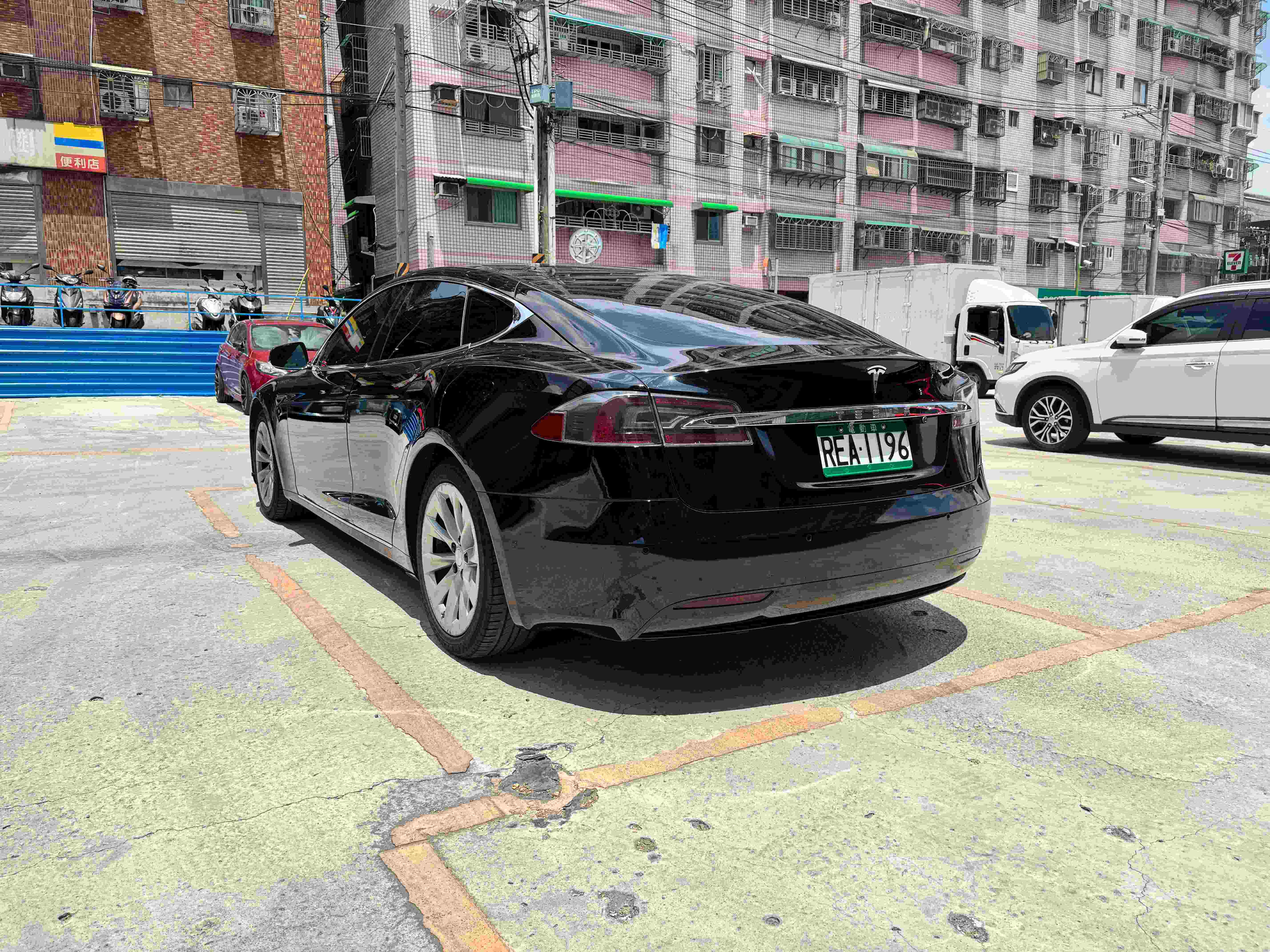 Tesla Model S 75 2017 Image 6