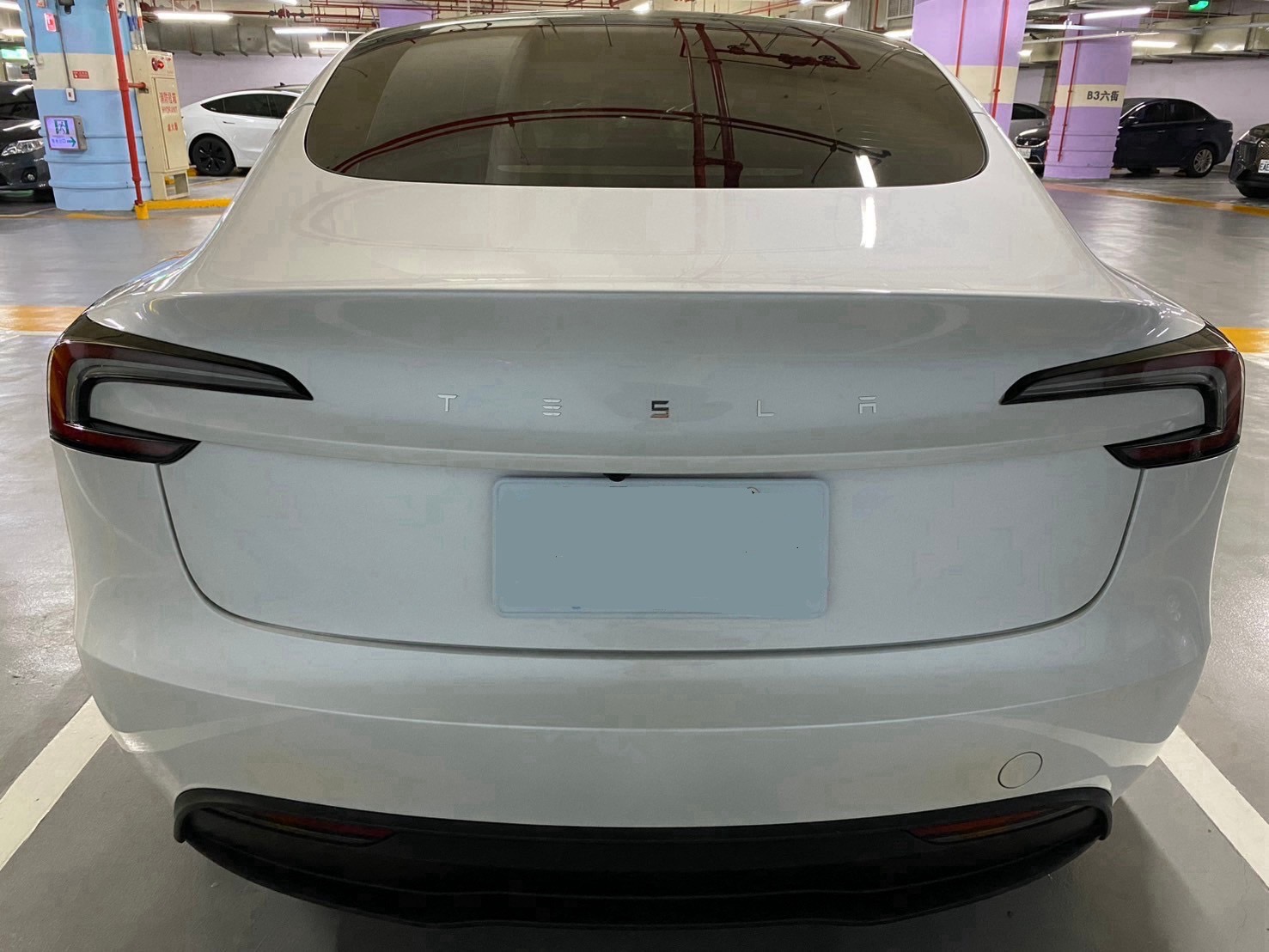 Tesla Model 3 煥新版 SR 2024 Image 6