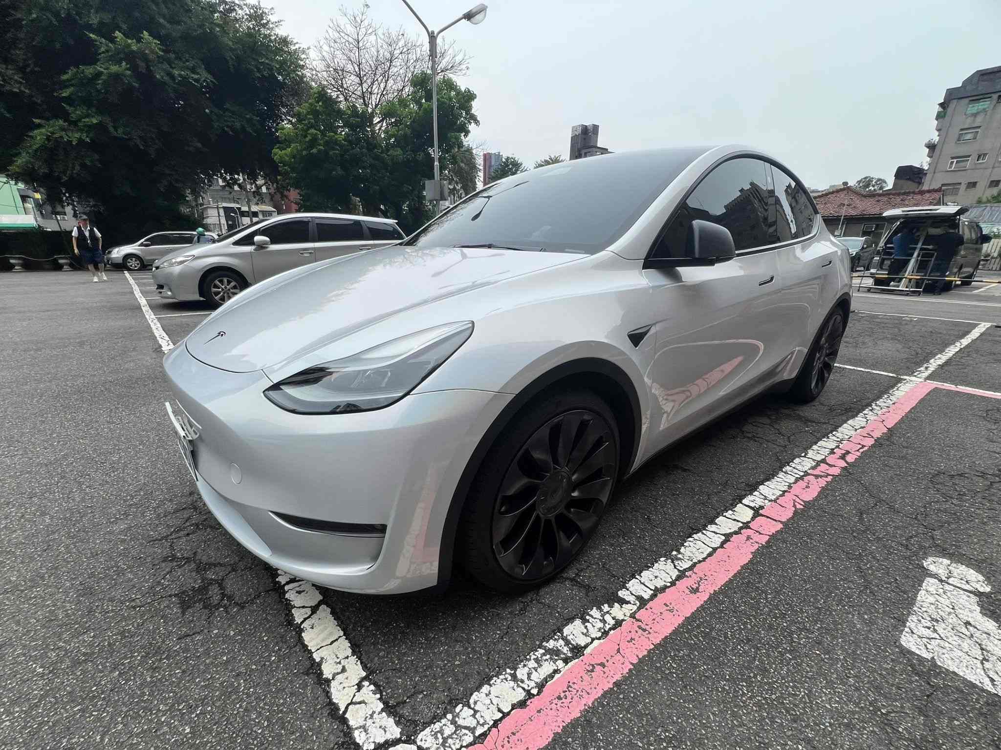 Tesla Model Y Performance+EAP 2023 Image 2