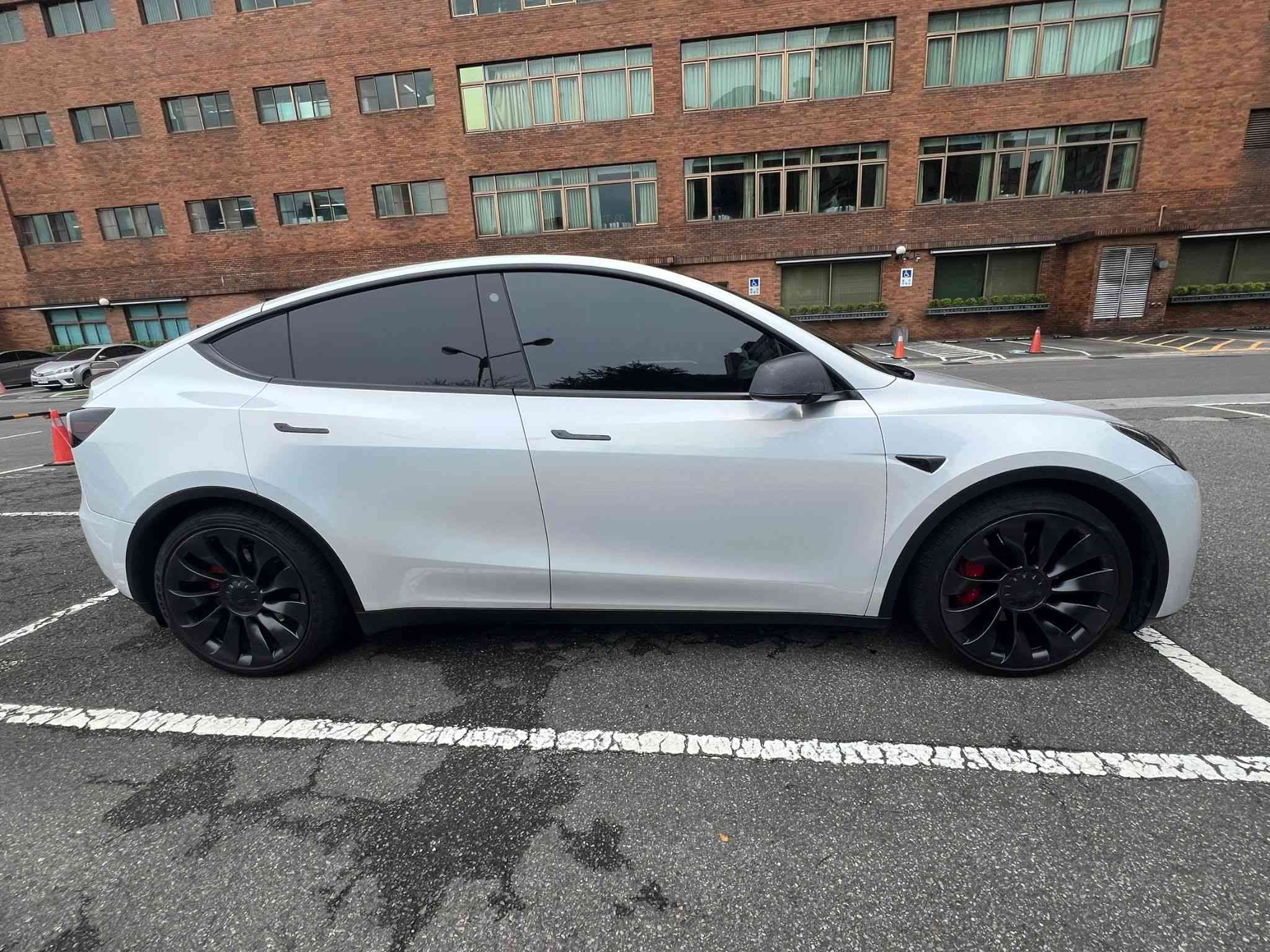 Tesla Model Y Performance+EAP 2023 Image 3