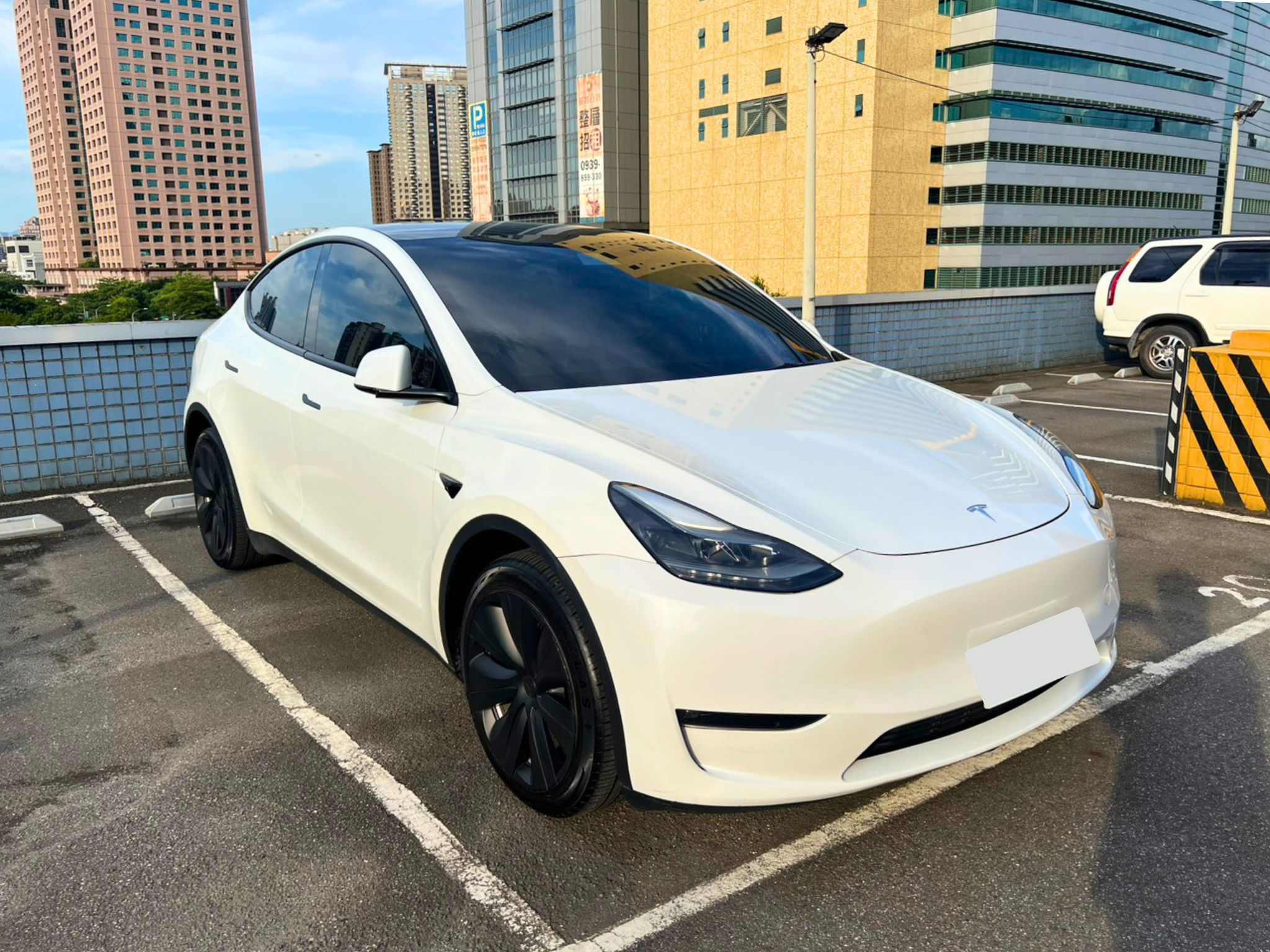 Tesla Model Y LR+EAP 2022 Image 2