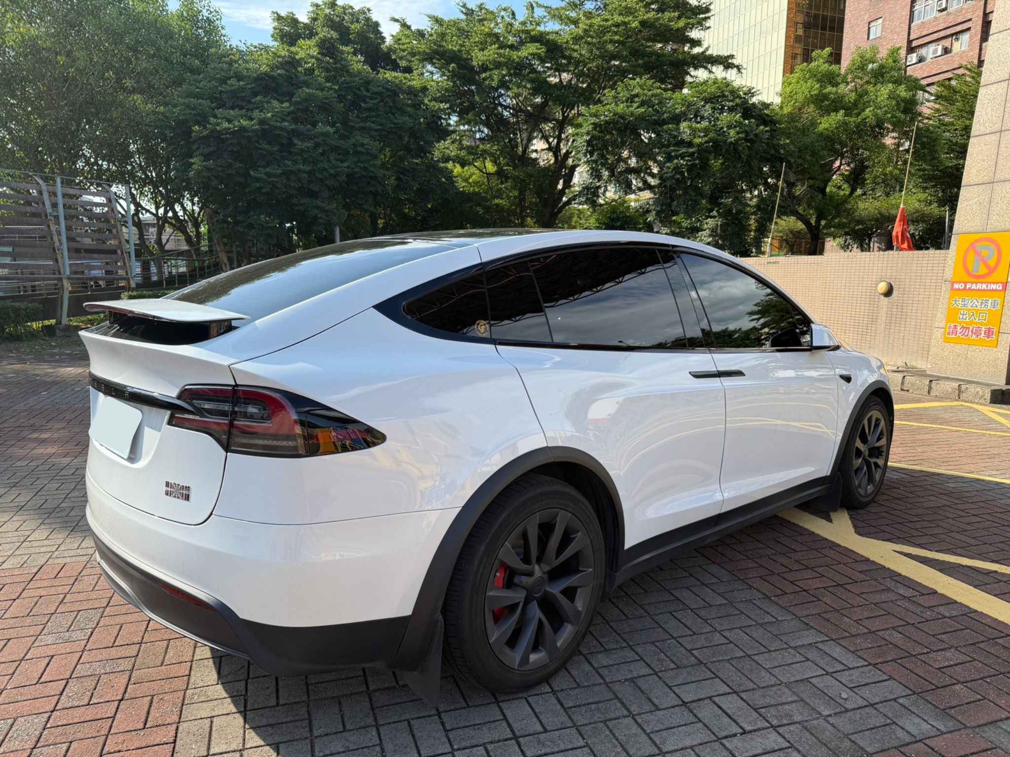 Tesla Model  X PLAID 2023 Image 4