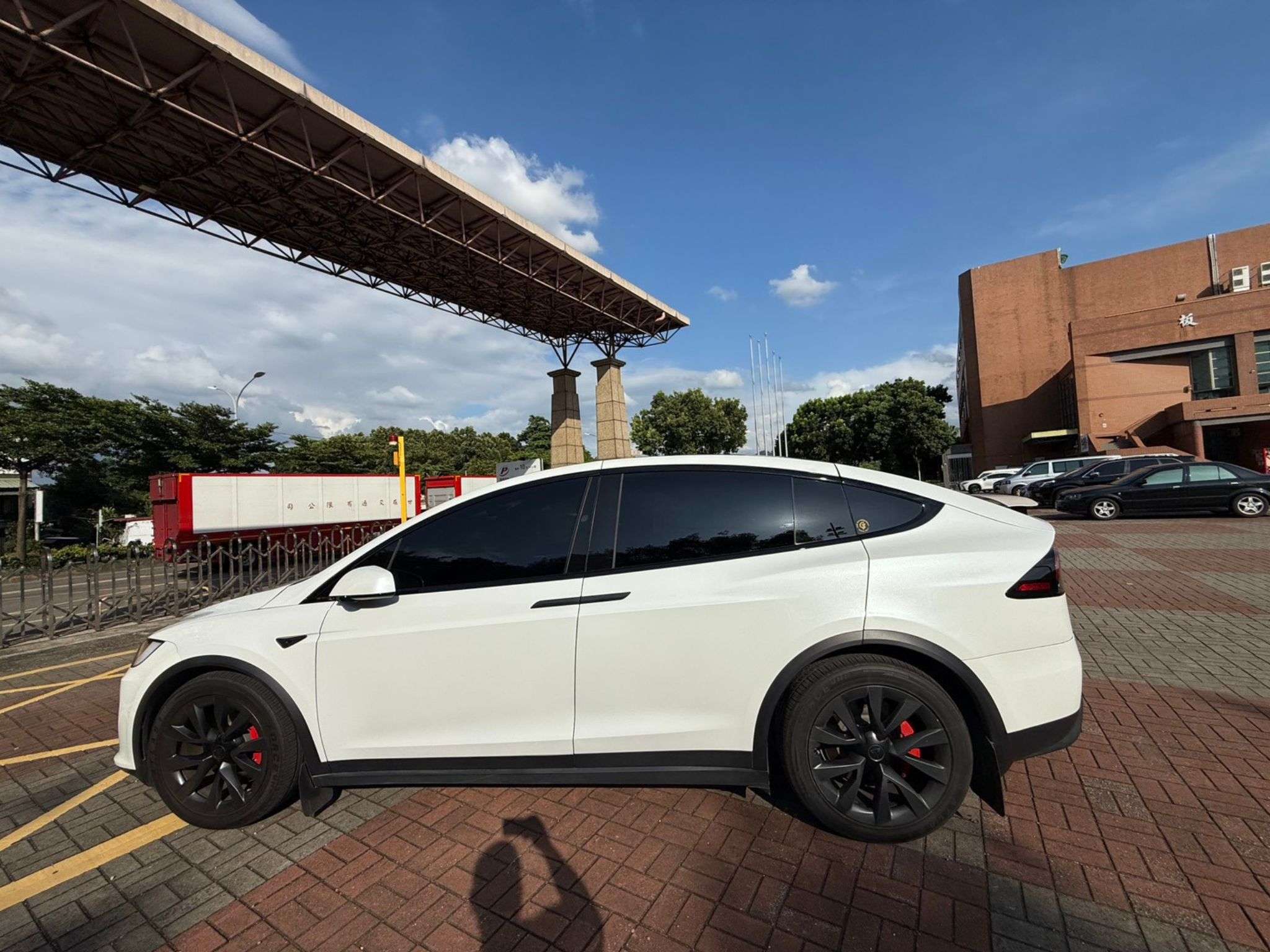 Tesla Model  X PLAID 2023 Image 7