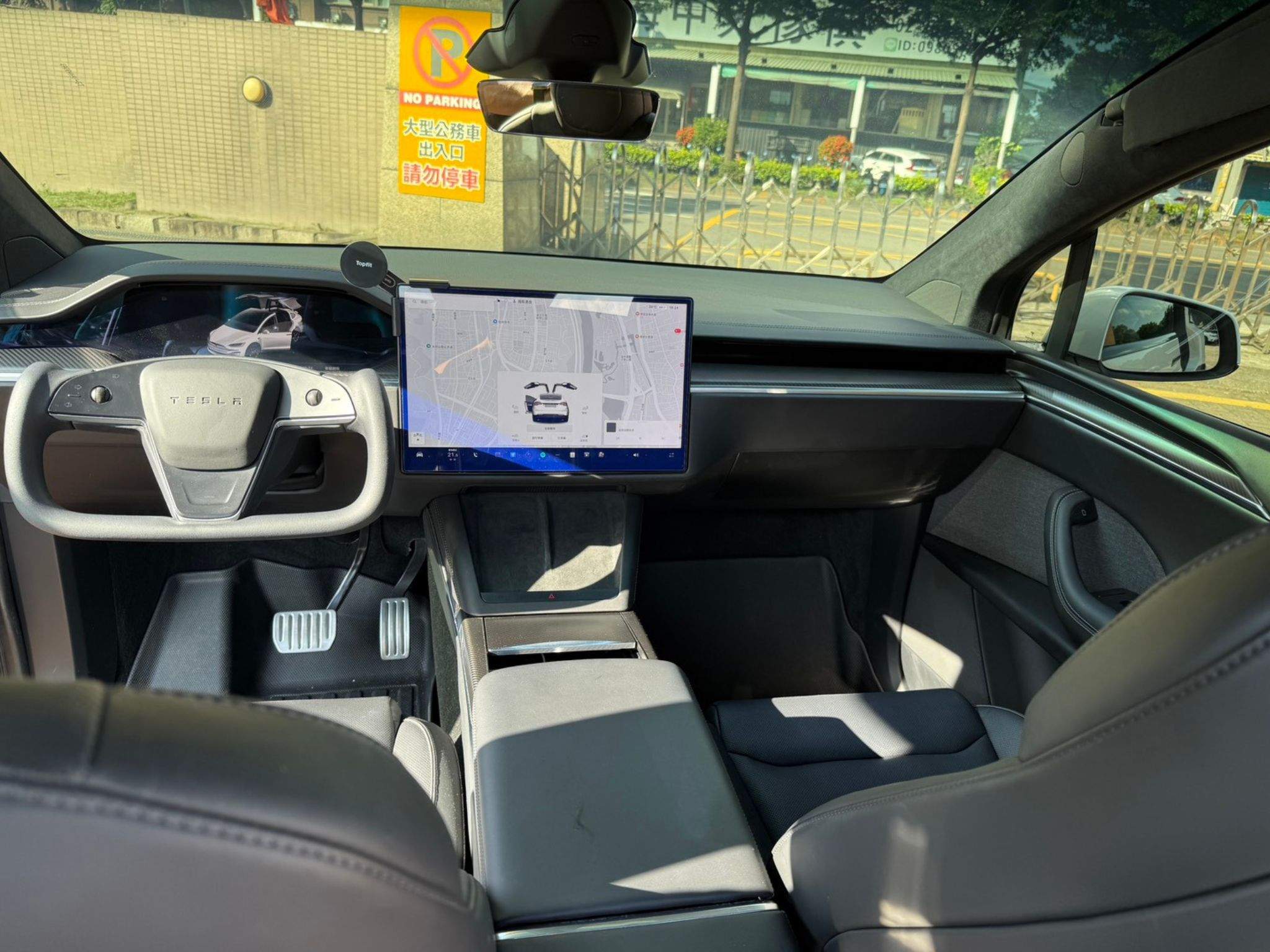 Tesla Model  X PLAID 2023 Image 8