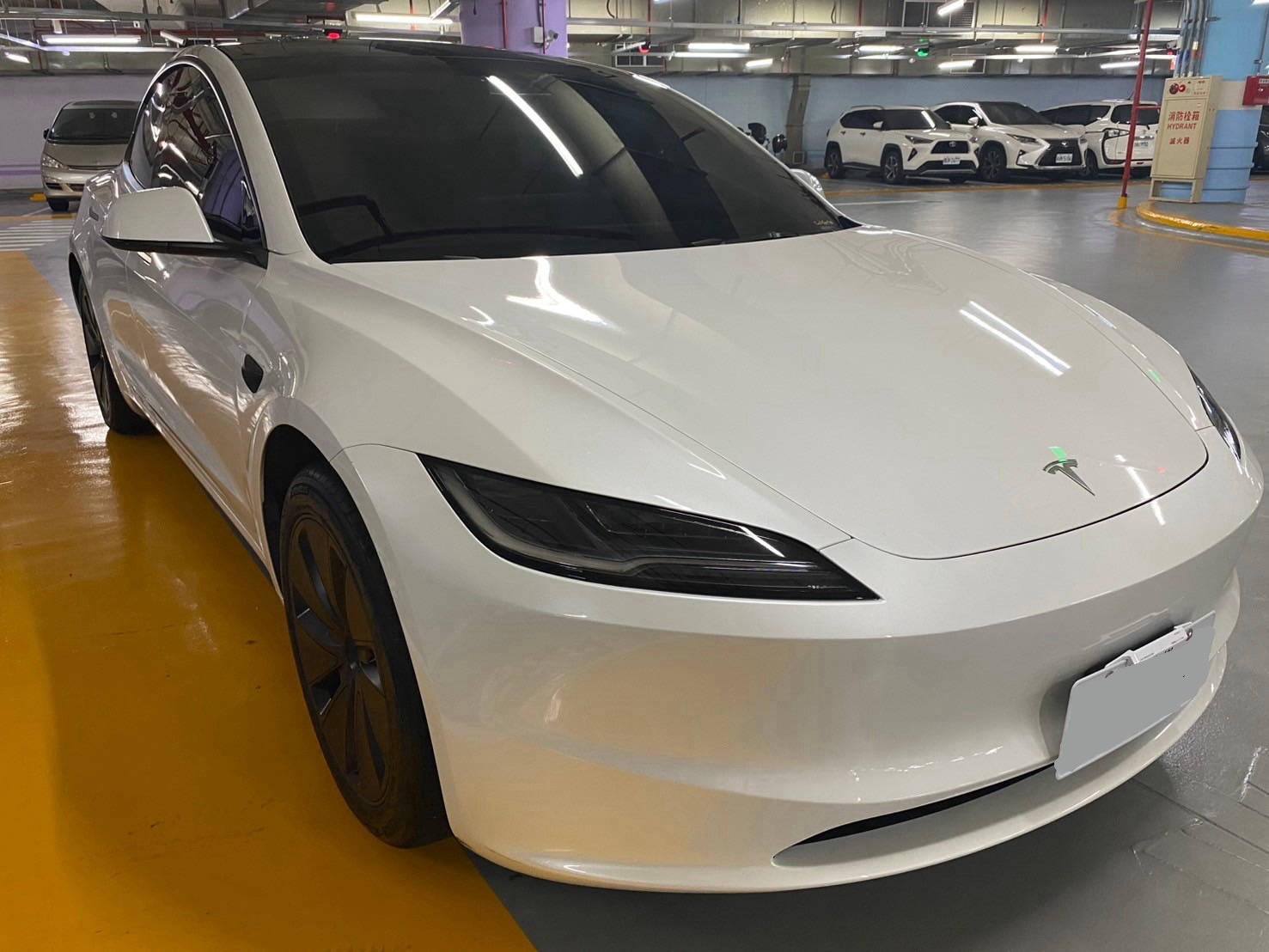 Tesla Model 3 煥新版SR 2024 Image 2