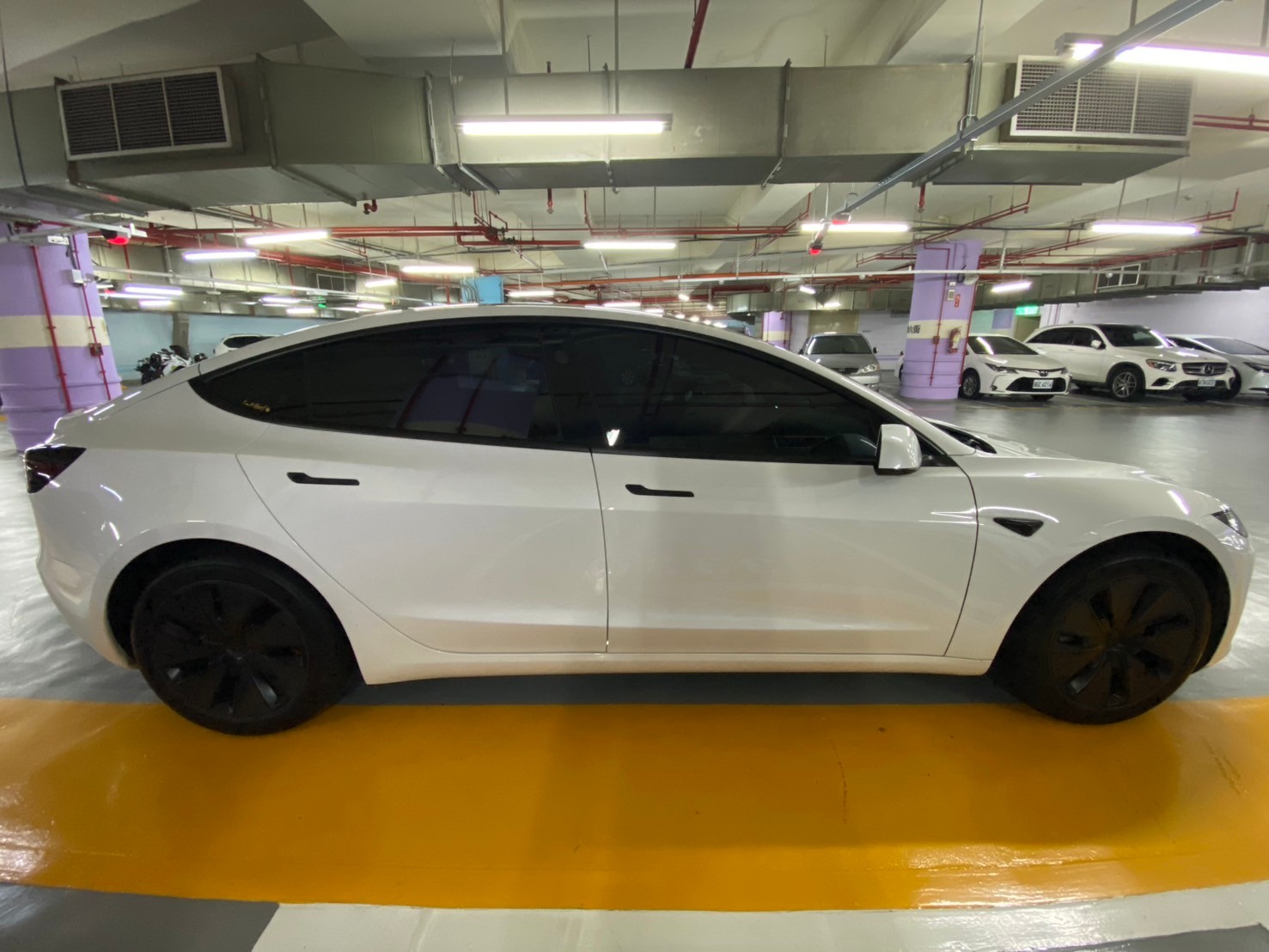 Tesla Model 3 煥新版SR 2024 Image 4