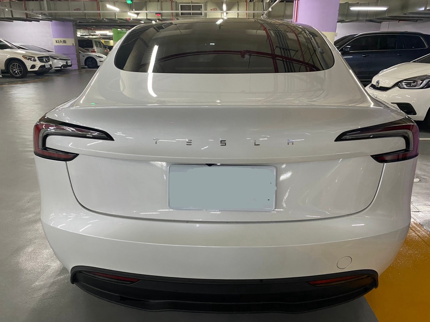Tesla Model 3 煥新版SR 2024 Image 6
