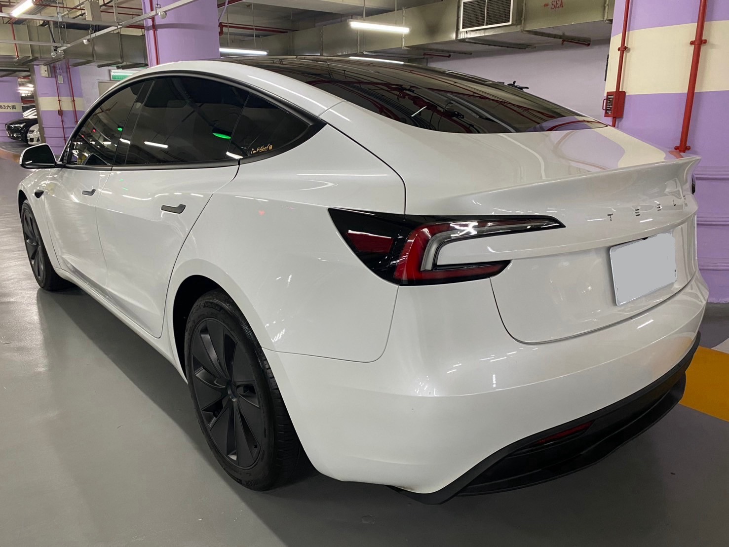 Tesla Model 3 煥新版SR 2024 Image 7