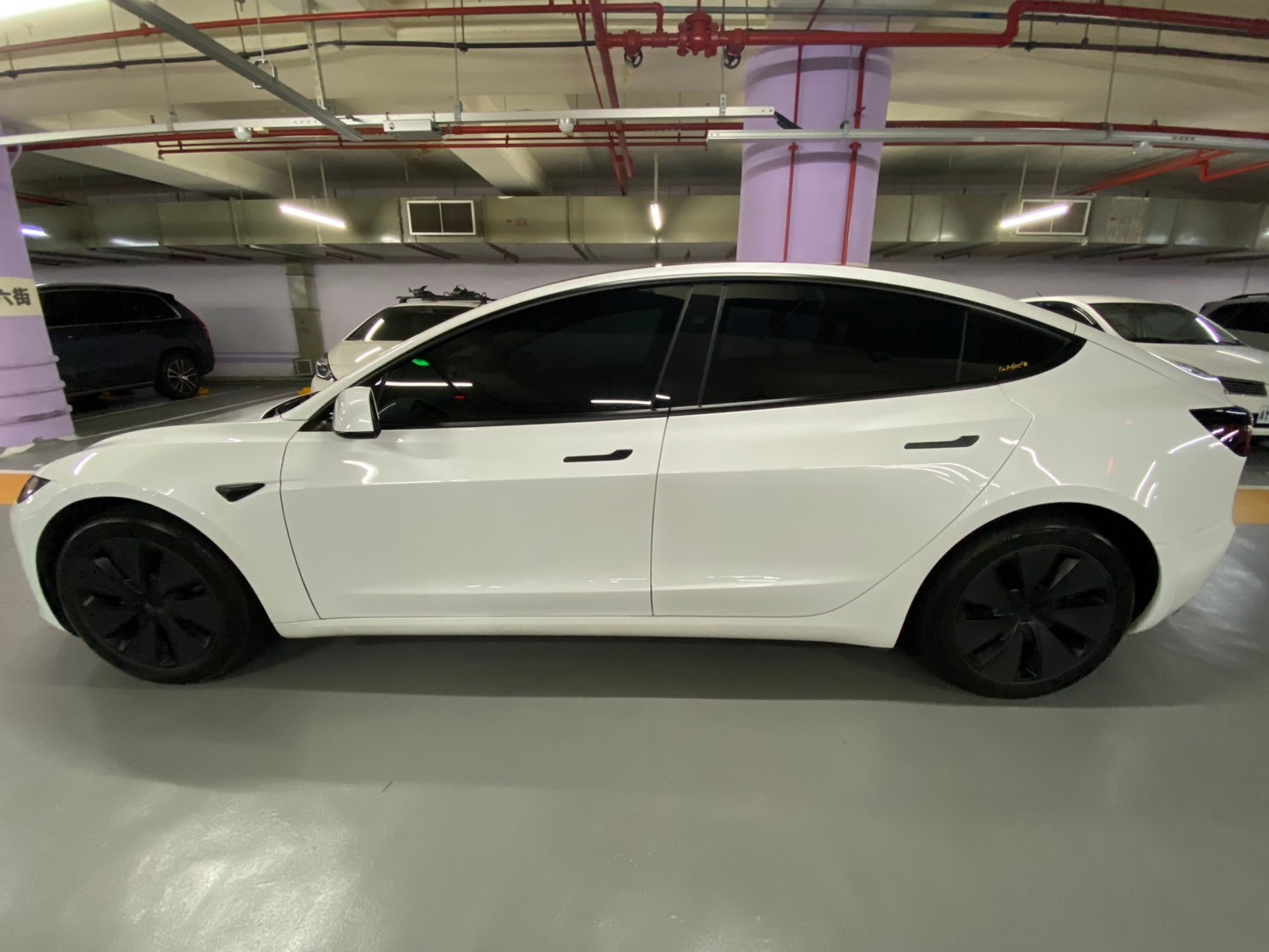 Tesla Model 3 煥新版SR 2024 Image 8
