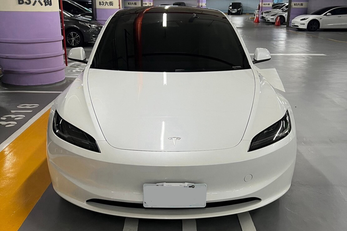 Tesla Model 3 煥新版SR 2024 Image 1
