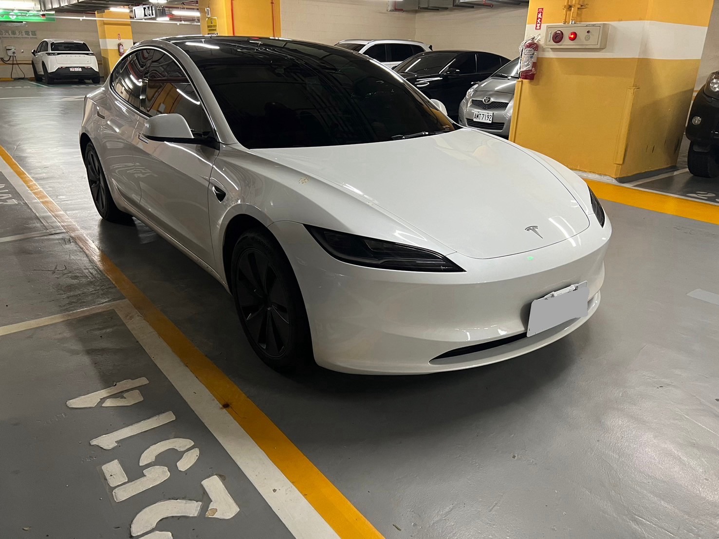 Tesla Model 3 煥新版SR 2024 Image 2
