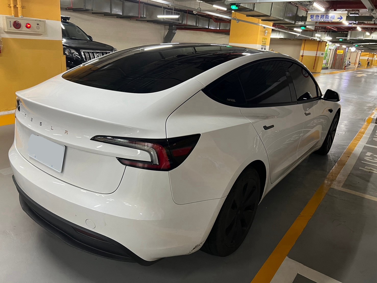Tesla Model 3 煥新版SR 2024 Image 5