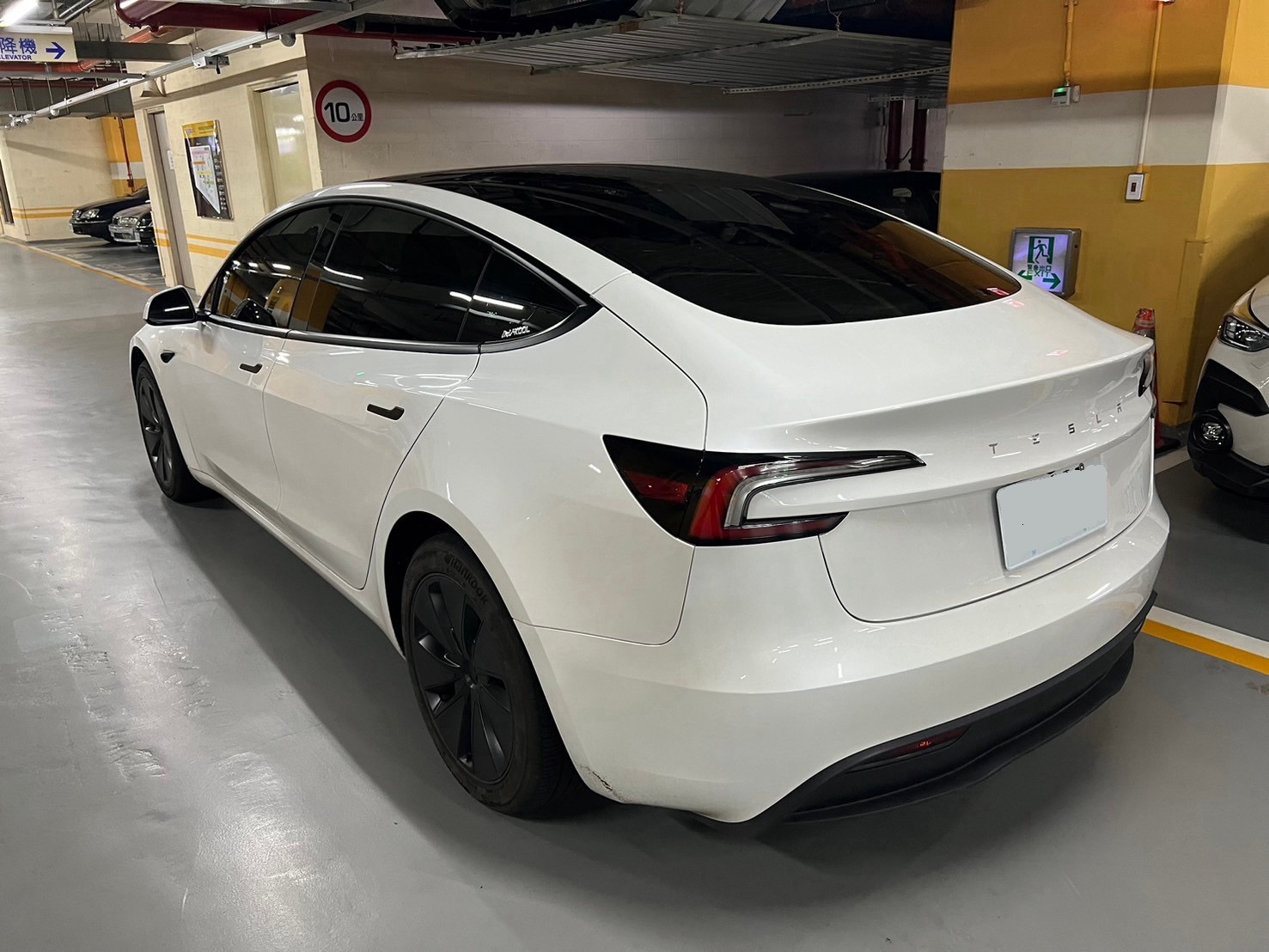 Tesla Model 3 煥新版SR 2024 Image 7