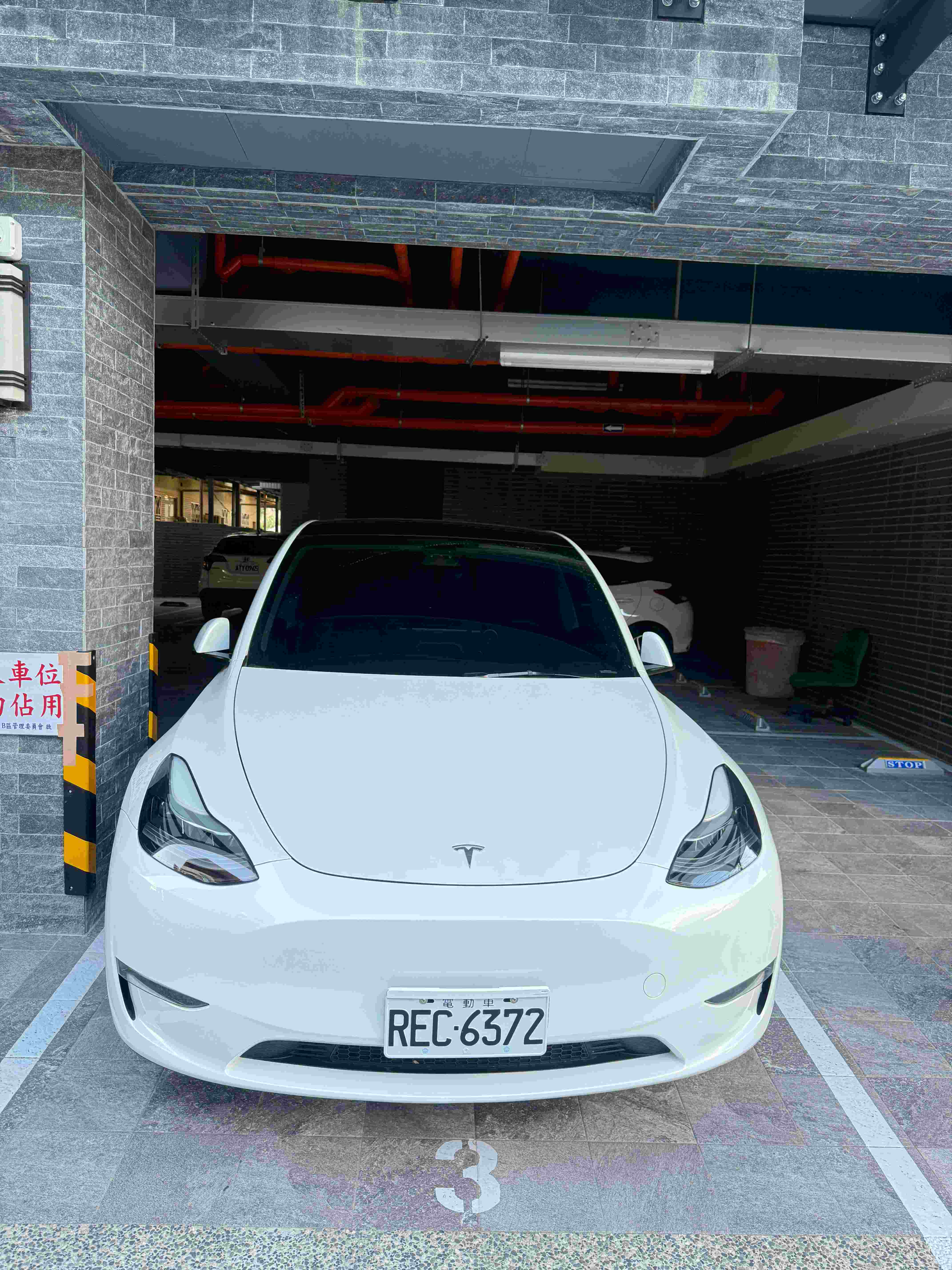 Tesla Model Y LR 2022 Image 2