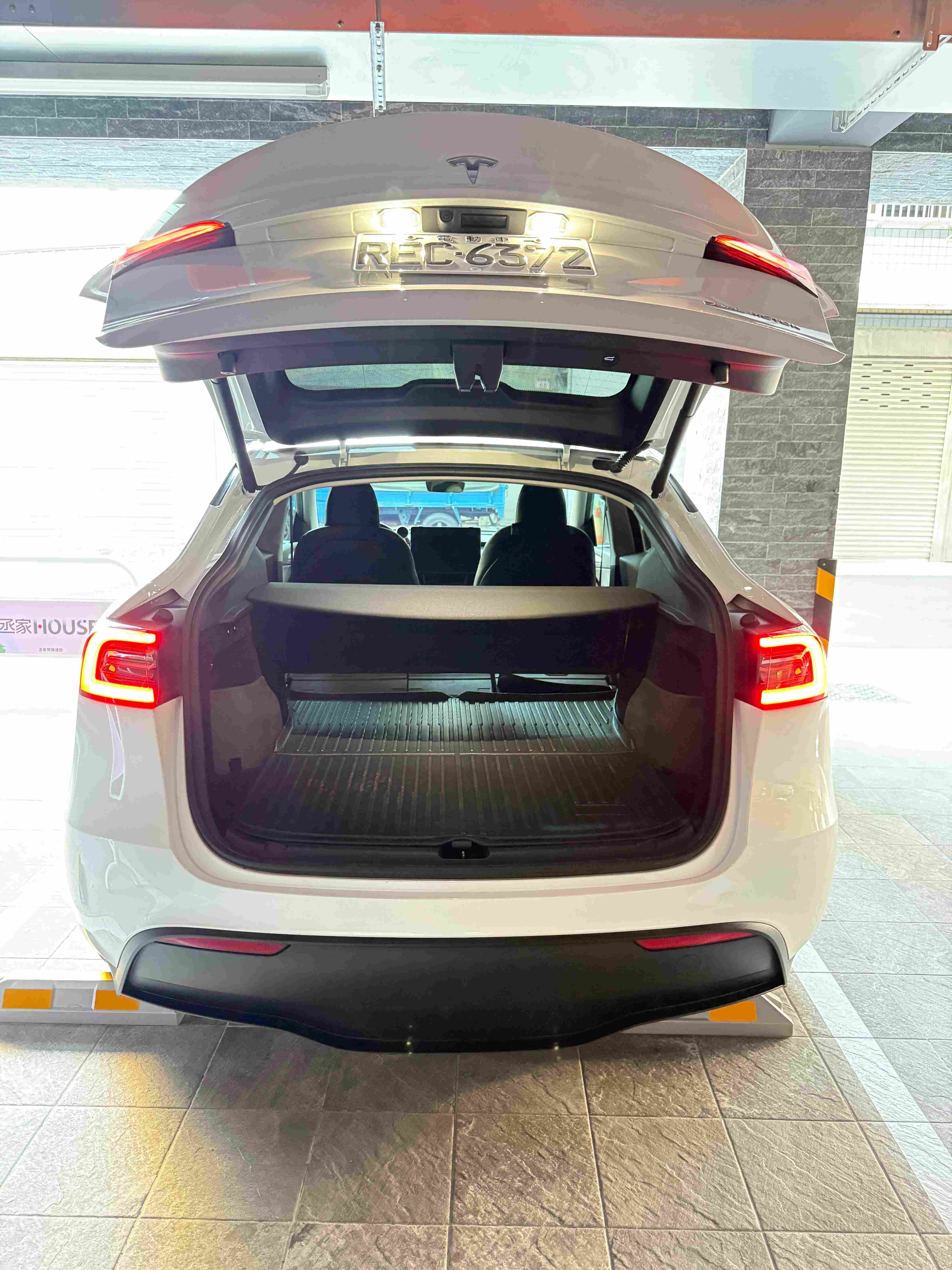 Tesla Model Y LR 2022 Image 5
