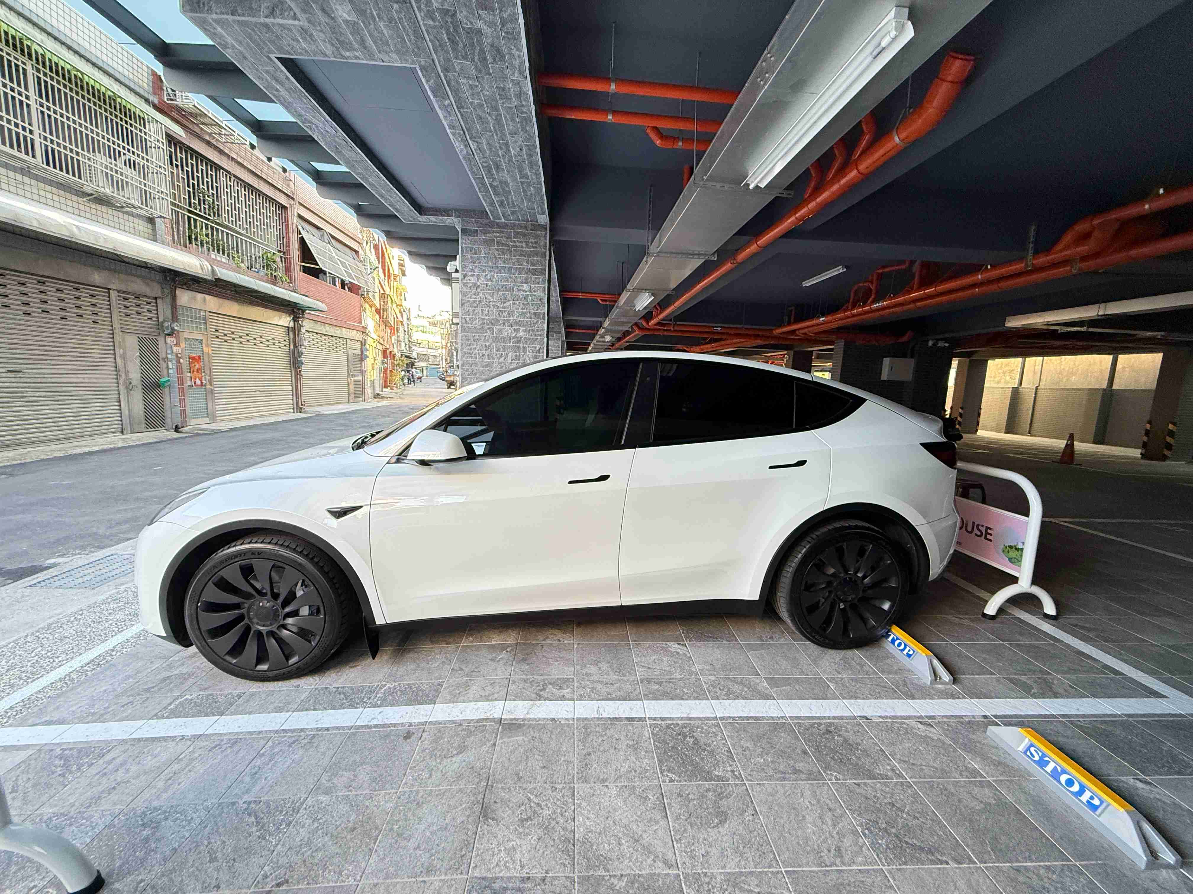 Tesla Model Y LR 2022 Image 4