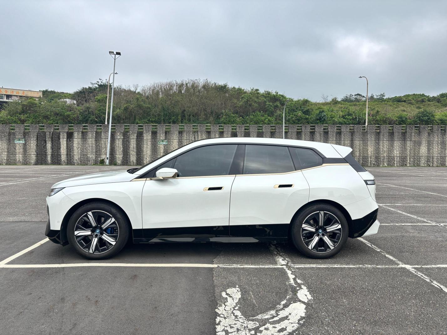 BMW IX XDRIVE40 2022 Image 3