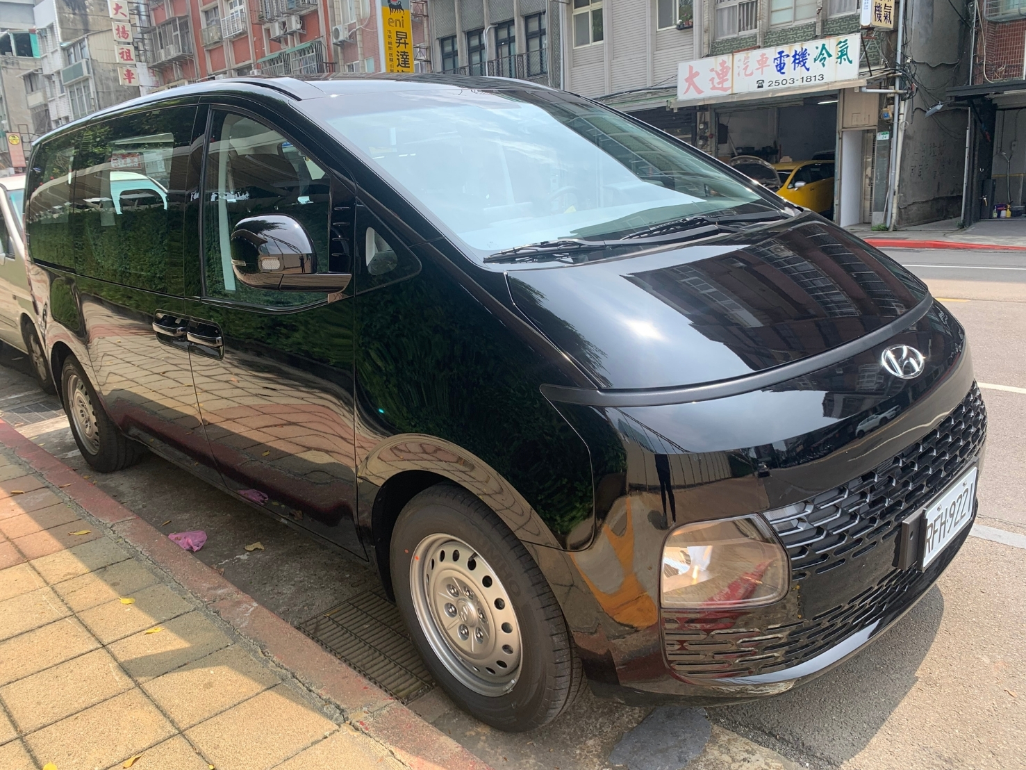 Hyundai STARIA-A GLD-A 2024 Image 1