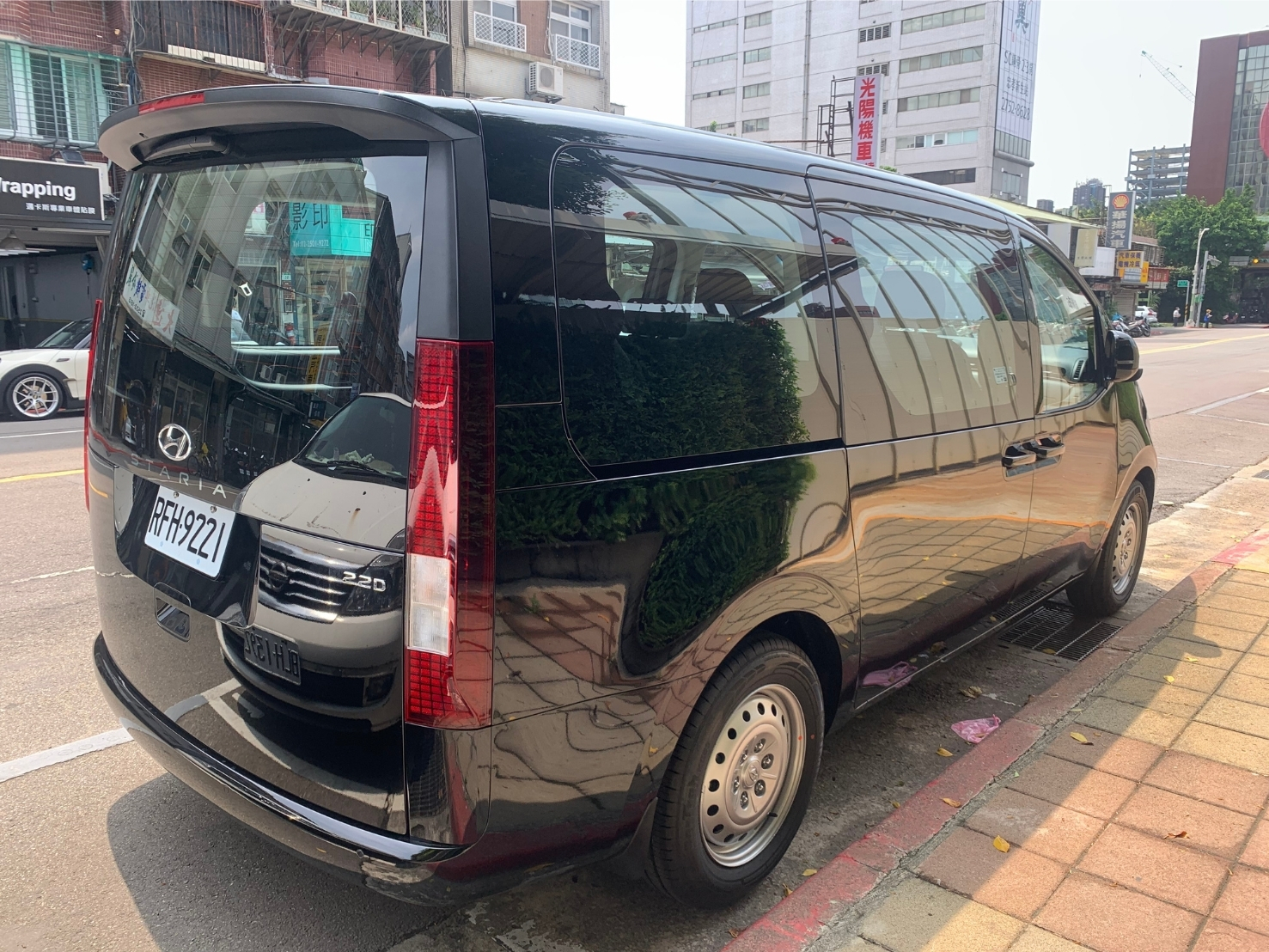 Hyundai STARIA-A GLD-A 2024 Image 3