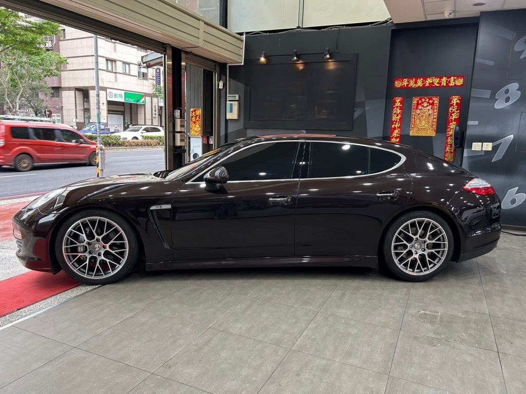 Porsche Panamera S 4.8 2009 Image 2