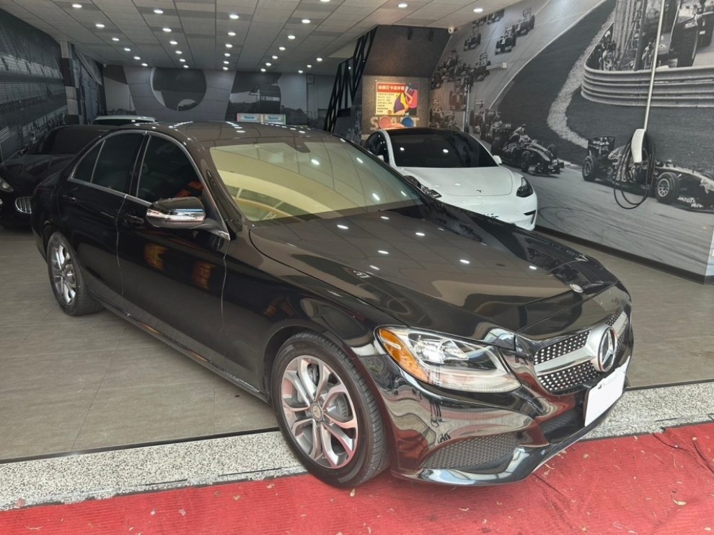 Mercedes-Benz C-Class C300 標配 2015 Image 2