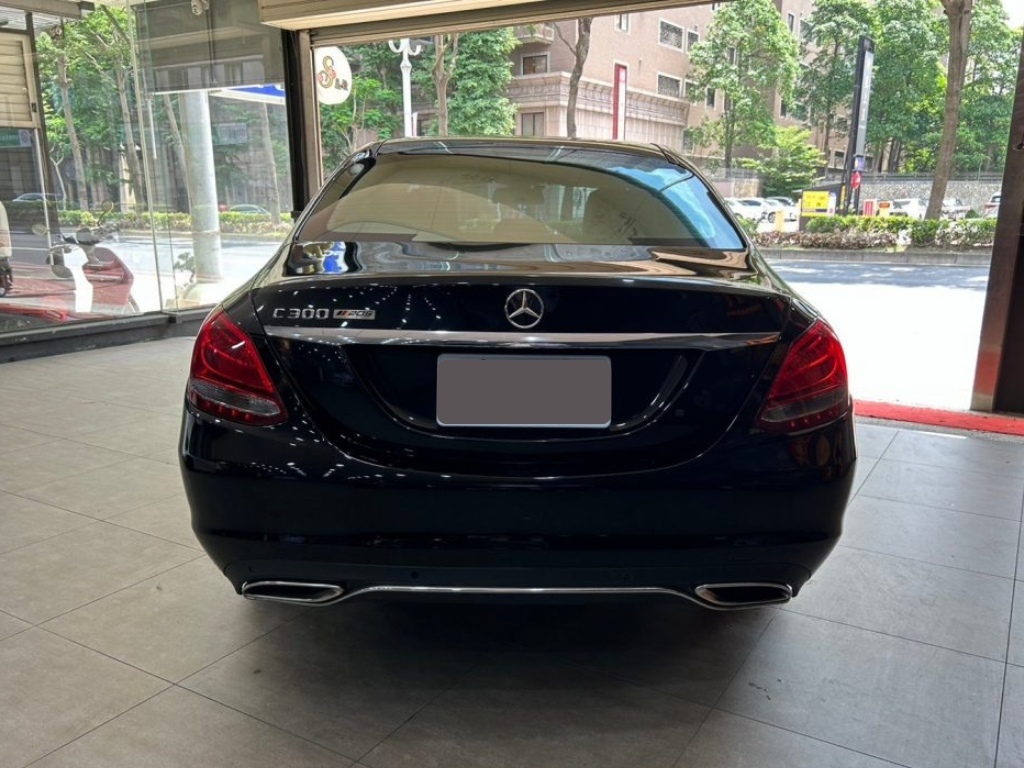 Mercedes-Benz C-Class C300 標配 2015 Image 5