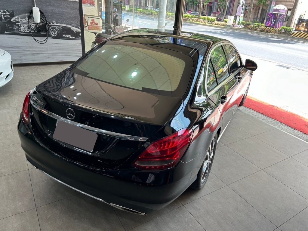 Mercedes-Benz C-Class C300 標配 2015 Image 6