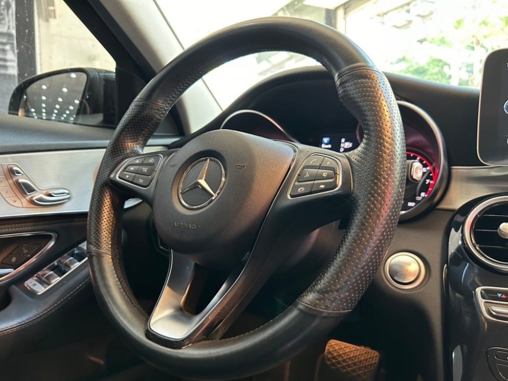 Mercedes-Benz C-Class C300 標配 2015 Image 8