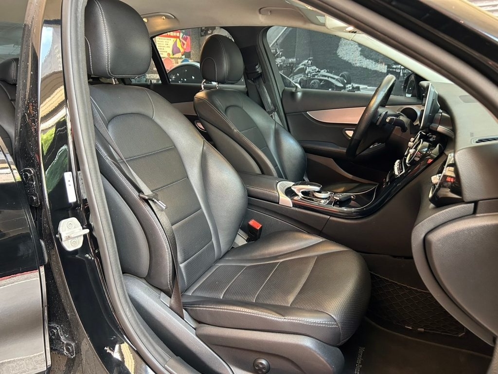 Mercedes-Benz C-Class C300 標配 2015 Image 9