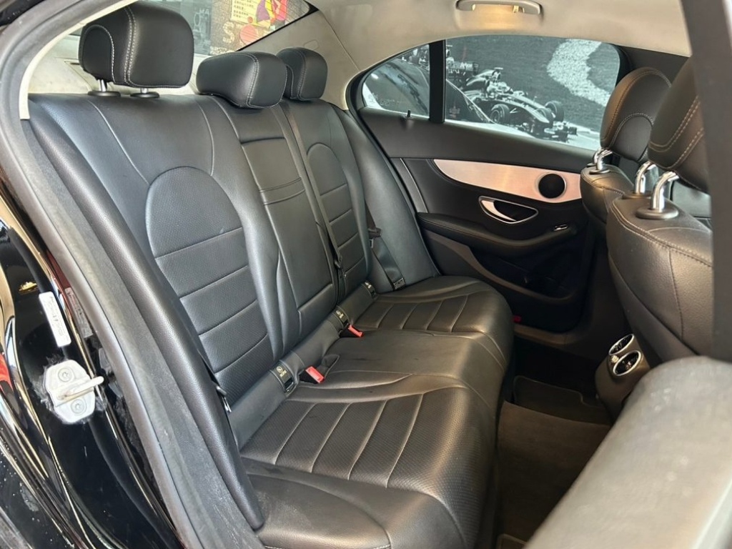 Mercedes-Benz C-Class C300 標配 2015 Image 10