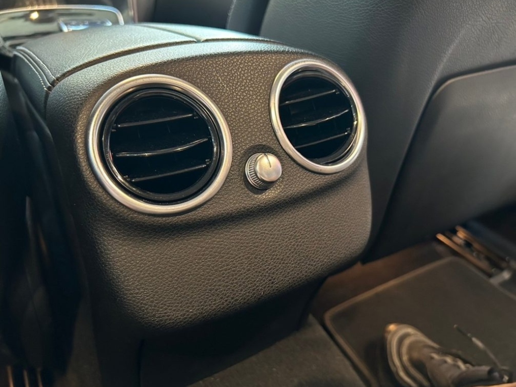 Mercedes-Benz C-Class C300 標配 2015 Image 11