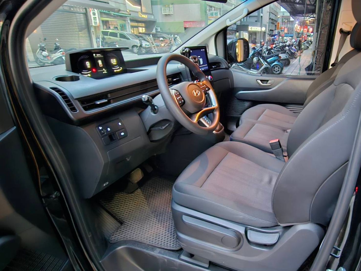 Hyundai STARIA GLD-A 2024 Image 9