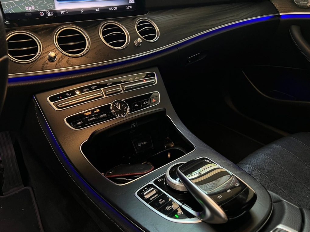 Mercedes-Benz E-Class E300 2017 Image 6