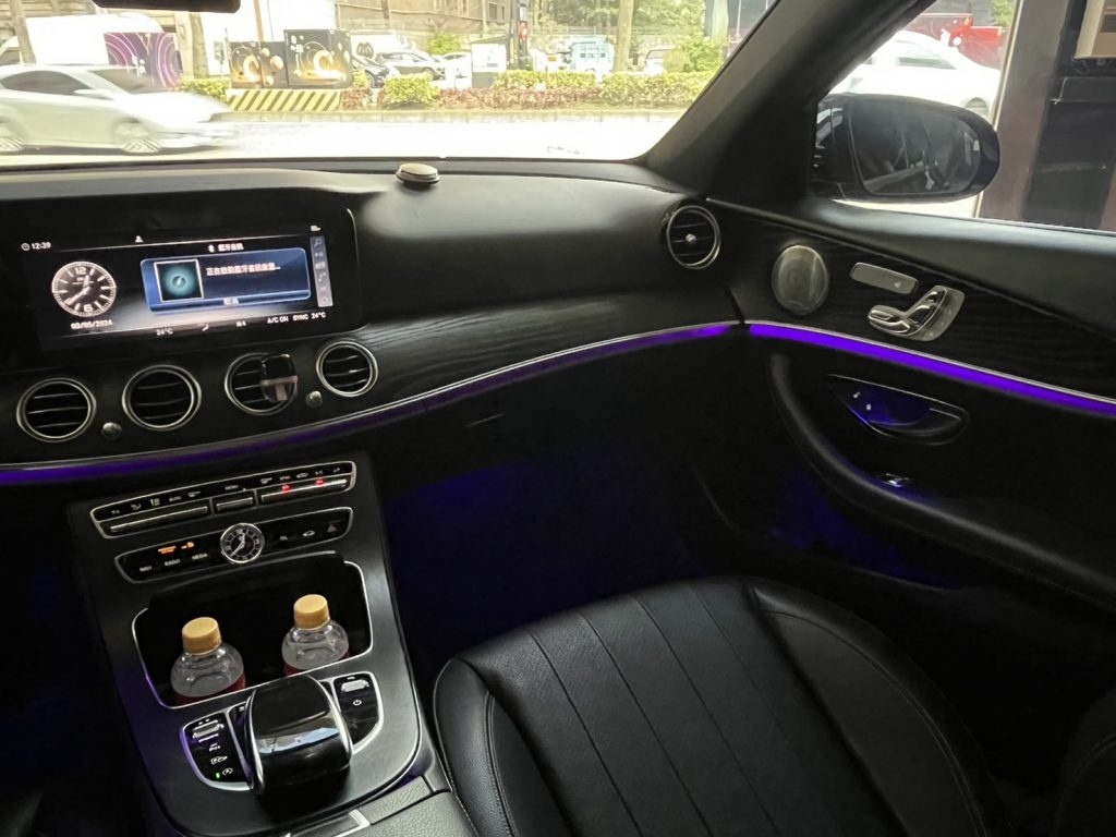 Mercedes-Benz E-Class E300 2017 Image 7