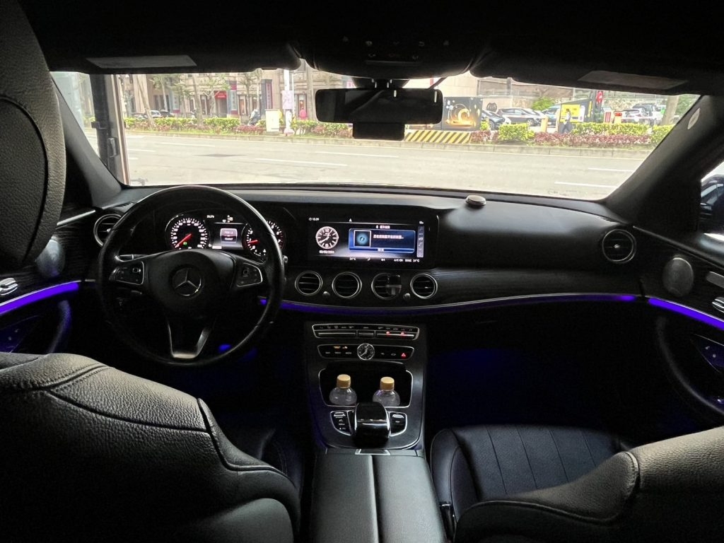 Mercedes-Benz E-Class E300 2017 Image 9