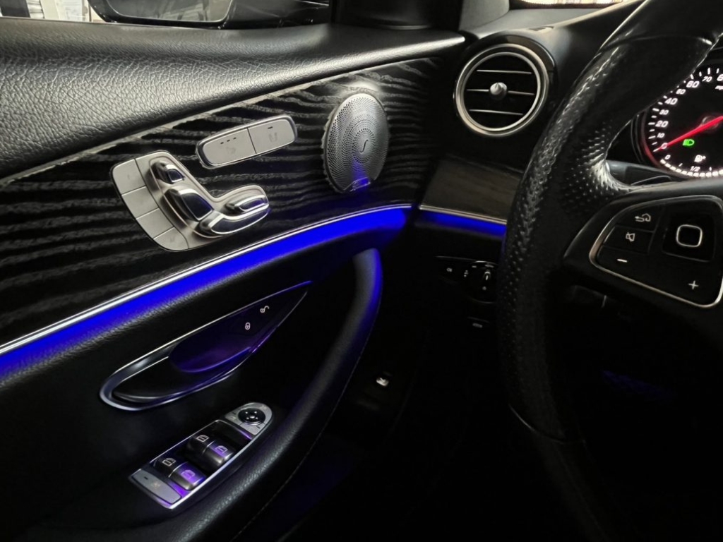 Mercedes-Benz E-Class E300 2017 Image 11