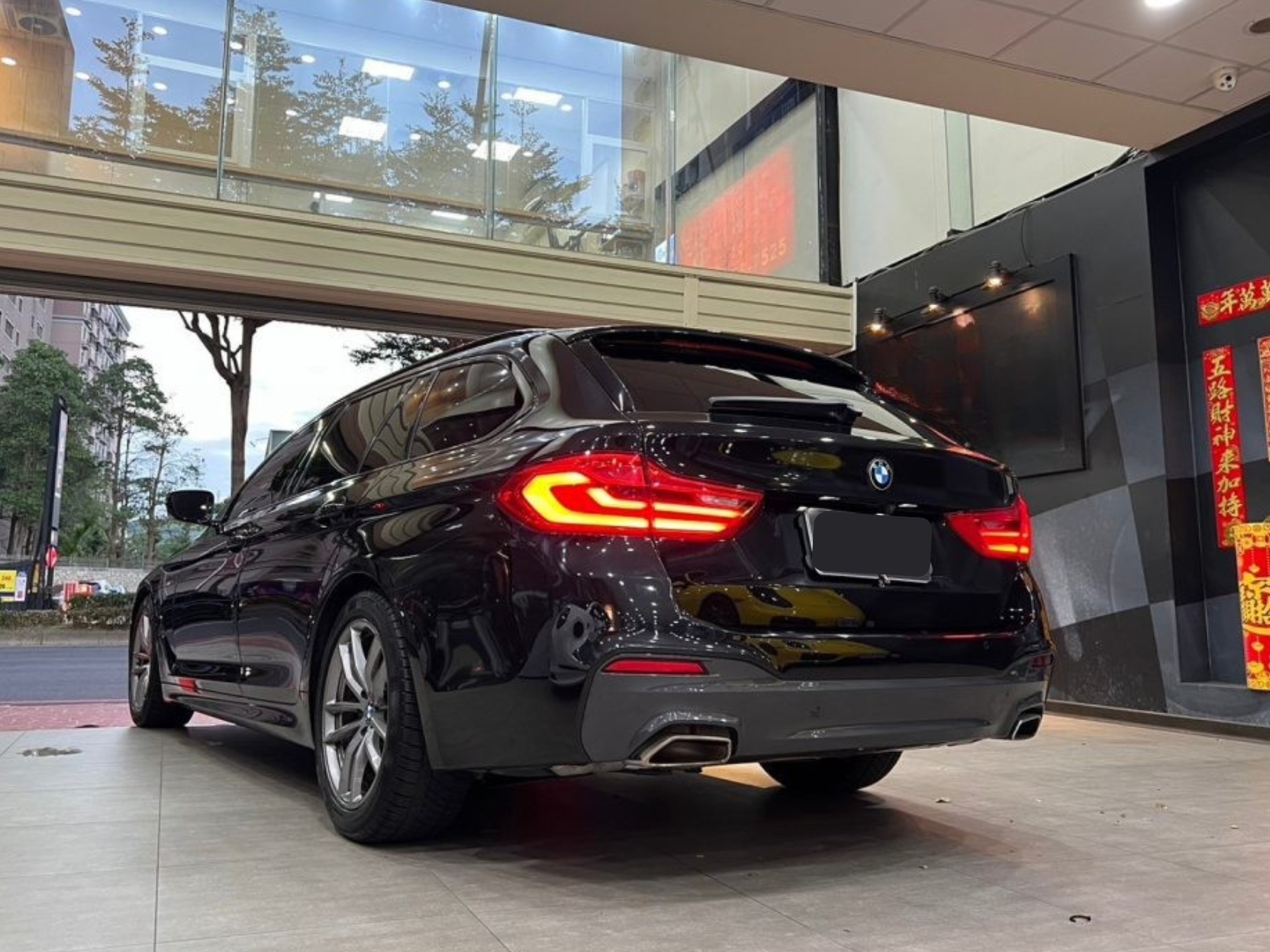 BMW Touring 540i M Sport 2018 Image 2