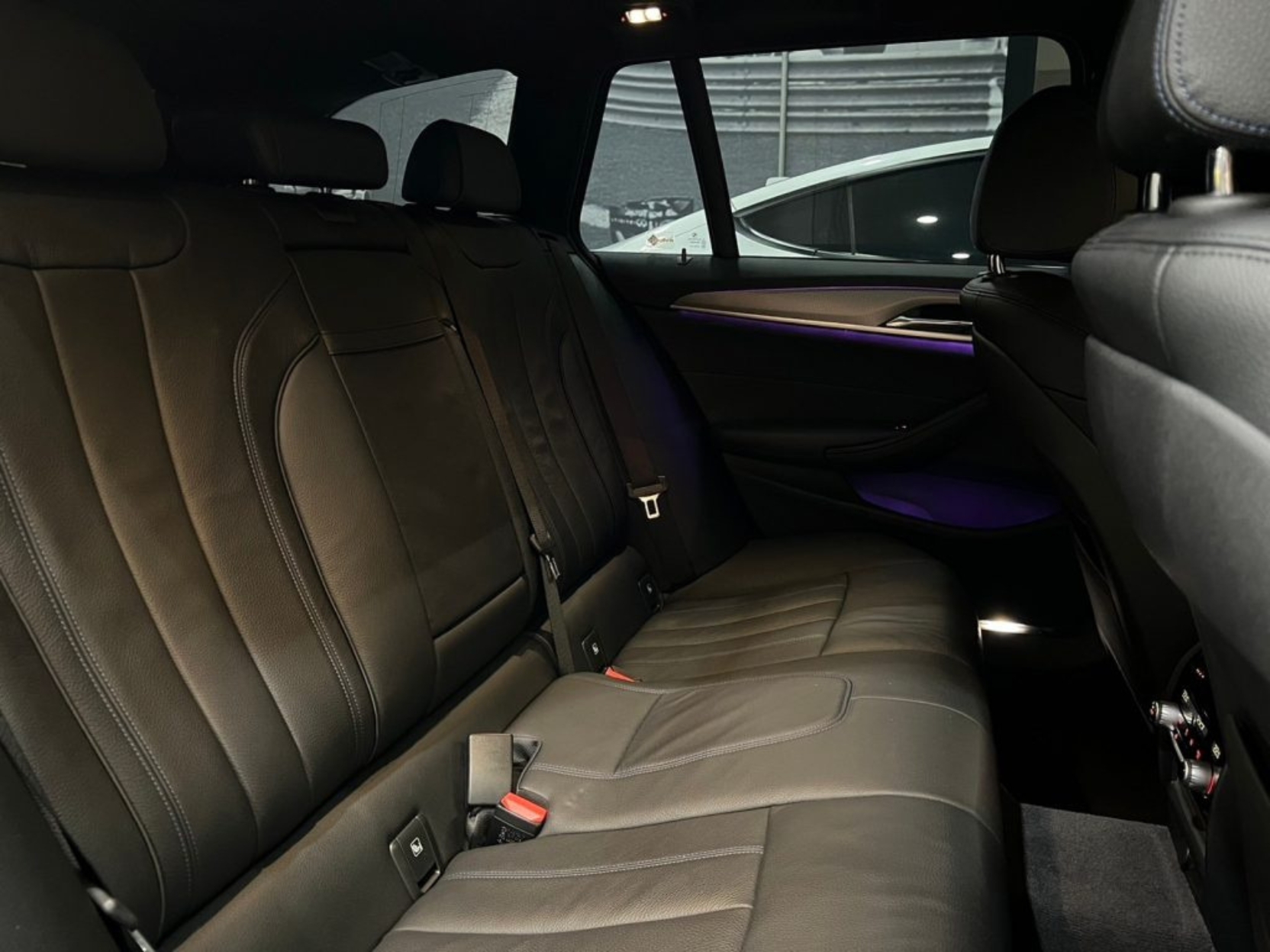 BMW Touring 540i M Sport 2018 Image 9