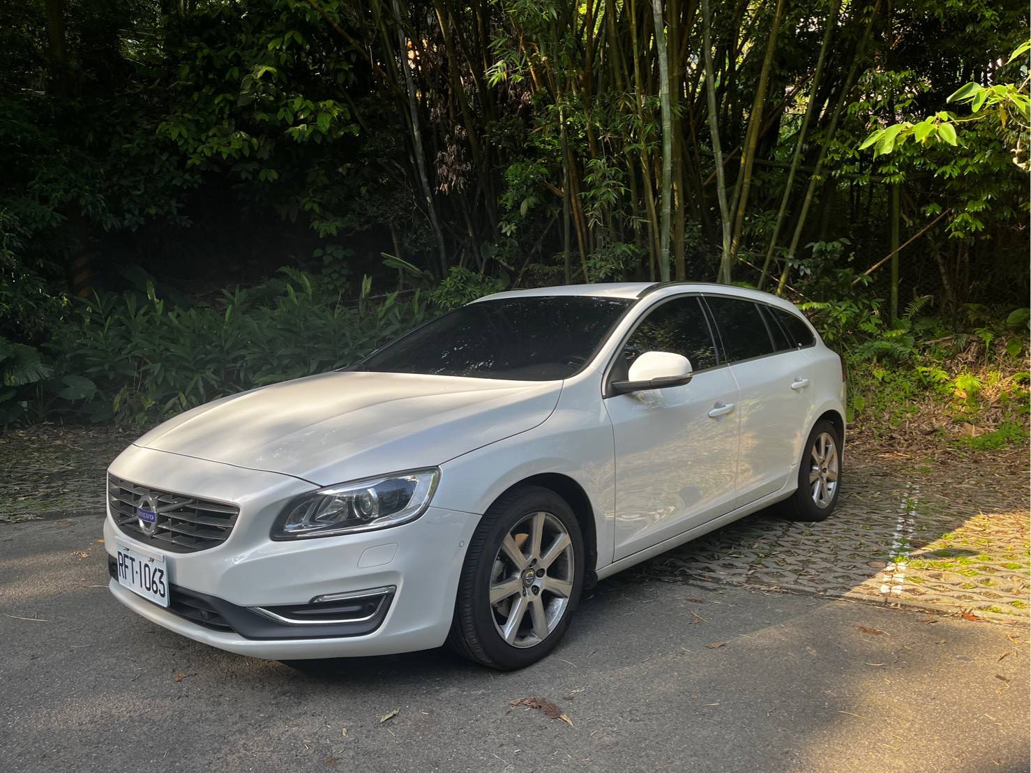 Volvo V60 D4 豪華版 2016 Image 2