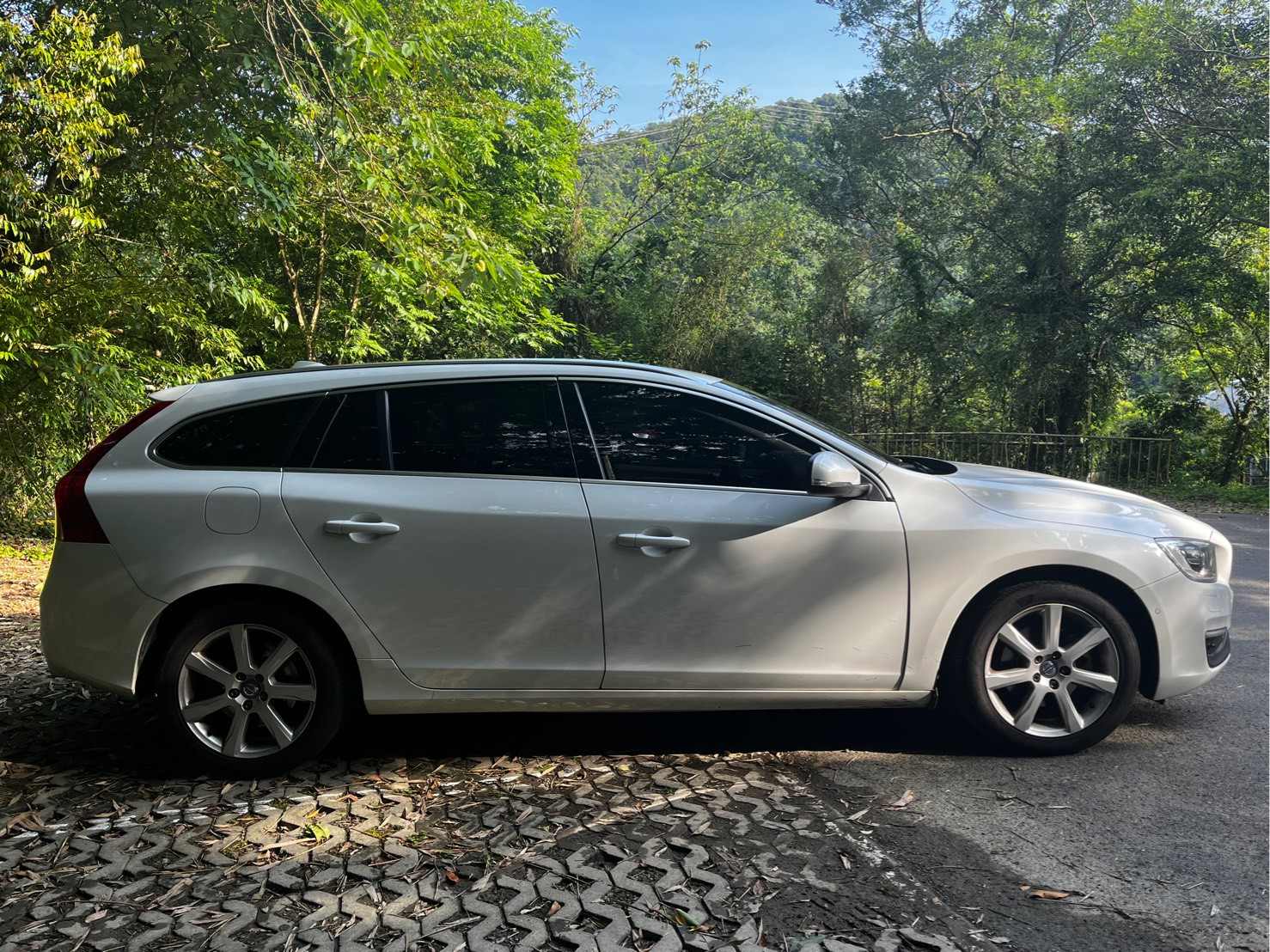 Volvo V60 D4 豪華版 2016 Image 3