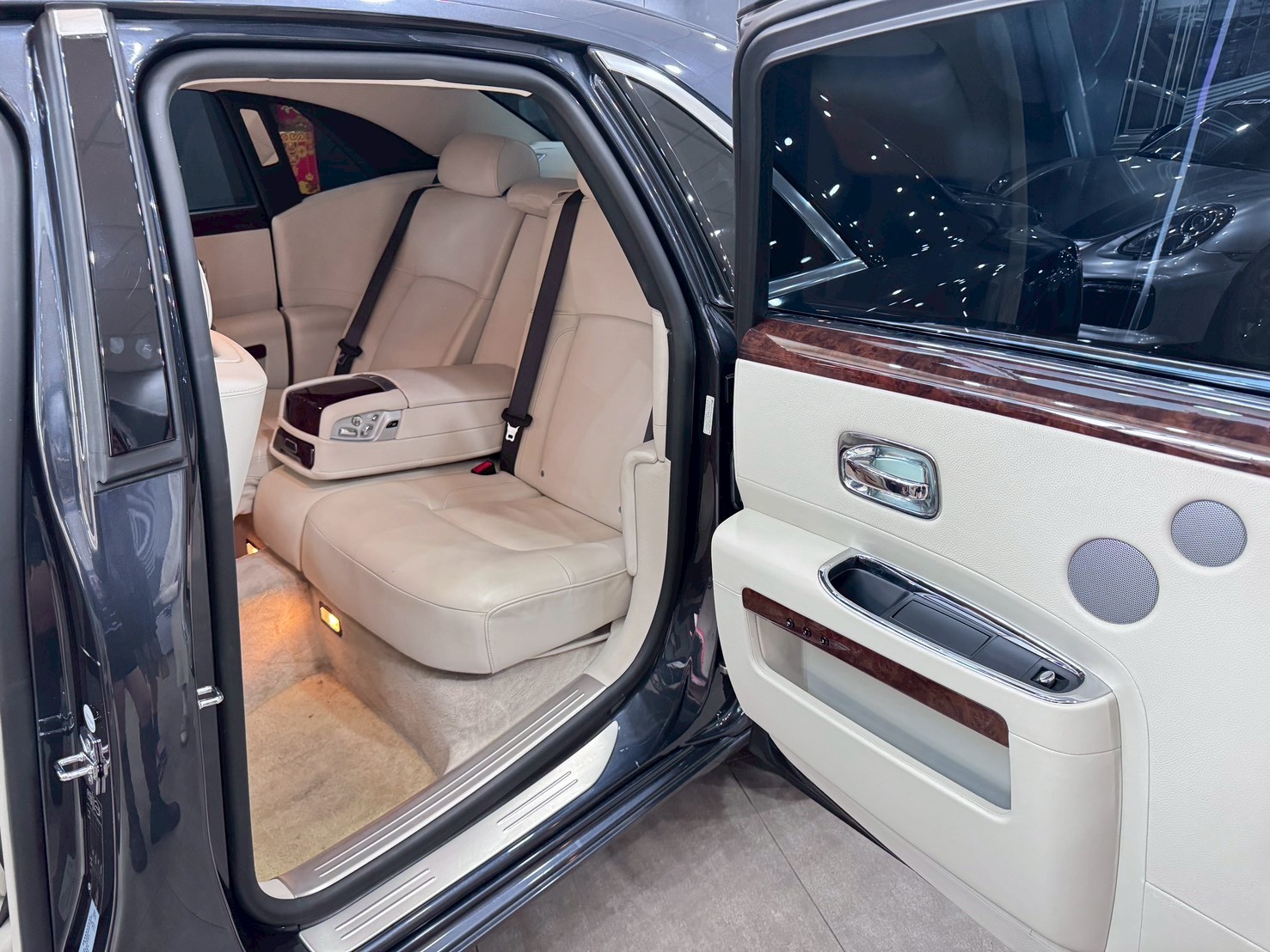 Rolls-Royce Ghost Series I 2011 Image 13