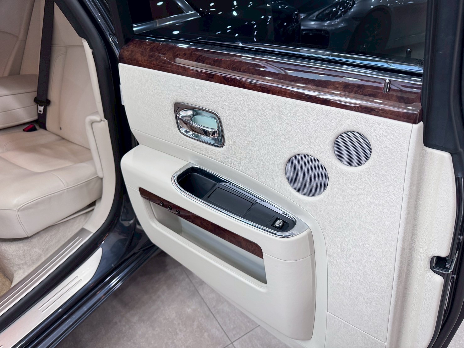 Rolls-Royce Ghost Series I 2011 Image 12